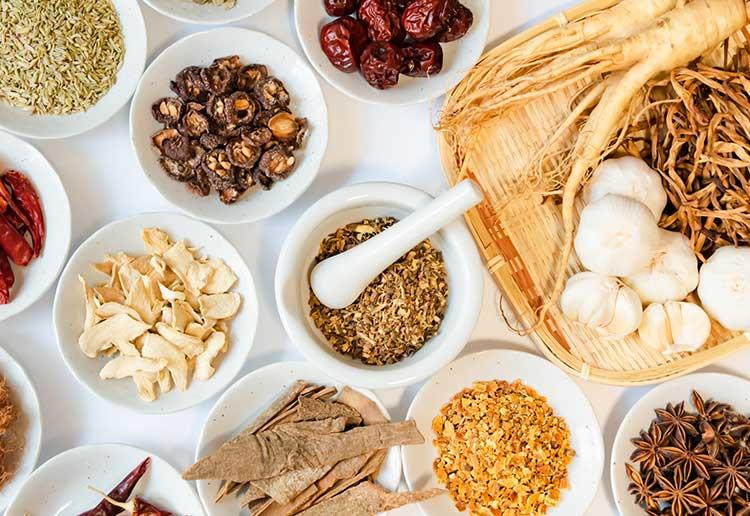 半夏瀉心湯（はんげしゃしんとう）  ― 胃腸とストレスの「交差点」を整える漢方 ―